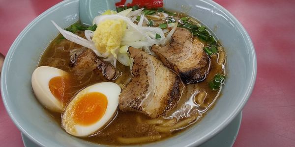 「豚バラ生姜醤油らーめん+味玉」@山岡家 千葉中央区店の写真