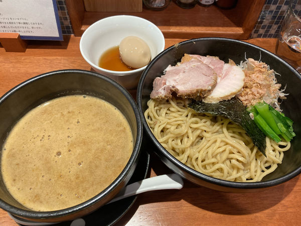 「濃厚エビ豚骨つけ麺(普280g)+煮卵　計¥950」@魚貝中華そば 西尾久さんごの写真