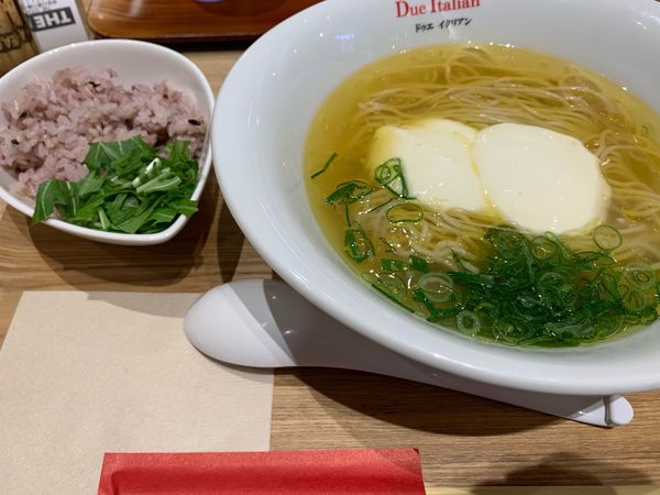 「らぁ麺フロマージュ+美人玄米ご飯」@due Italian 溝口の写真