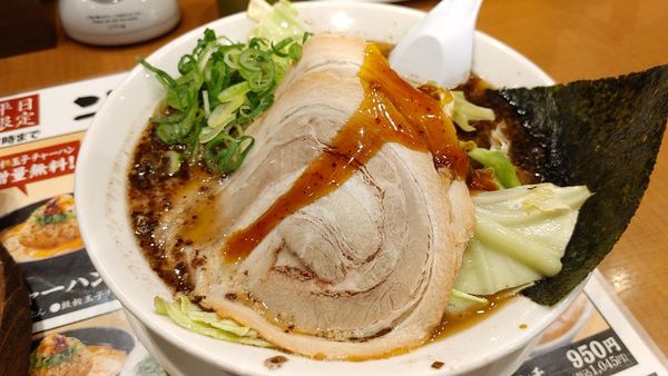 「黒きゃべとん　揚げキャベツトッピング」@二代目丸源 松本店の写真