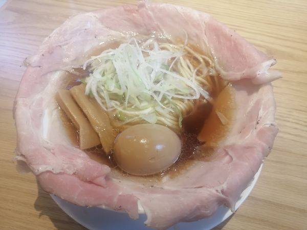 「平和¥890（チャーシュー5枚）＋煮玉子＋替玉＋替玉」@ラーメン大戦争 神田店の写真