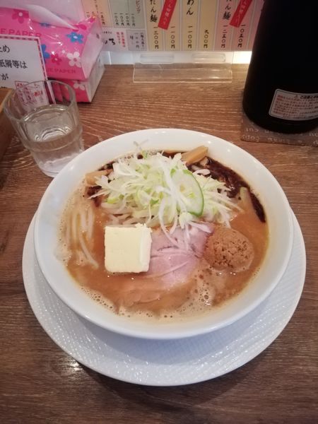 「丸鶏味噌ラーメン＋バター＋サービス黒マー油」@蔵前 中華そば 高ひろの写真