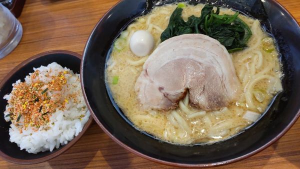 「11日は、ラーメン醤油、麺やわらかめ550円」@横浜家系ラーメン 横浜道 野田蕃昌店の写真
