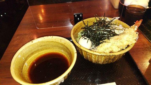 「えび天そば」@なぜ蕎麦にラー油を入れるのか。 西武新宿店の写真