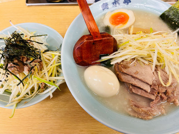 「ネギ塩チャーシューに味玉追加、ネギチャーシュー丼」@ラーメン青木亭 越谷店の写真