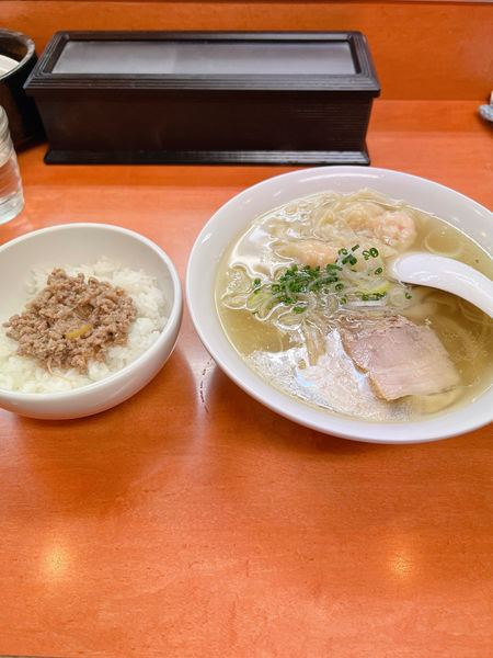 「海老ワンタンメン、生姜丼」@日陰の写真