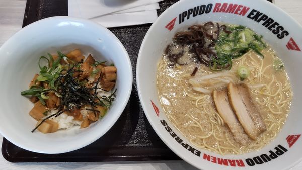 「博多ラーメン」@IPPUDO RAMEN EXPRESS 南町田グランベリーパーク店の写真