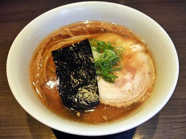 「醤油金華豚特上チャーシュー麺」@支那そばや 本店の写真