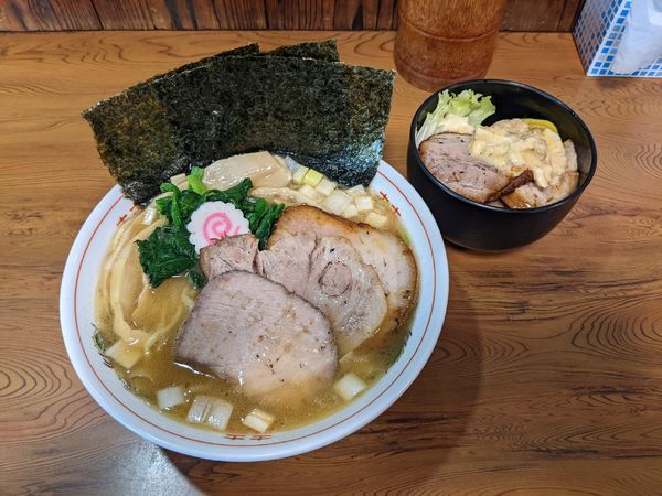 「らーめん黒＋ミニチャーシュー丼」@らーめん車屋の写真