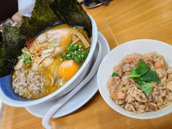 「甘海老味噌ラーメンと烏賊炊き込み御飯」@中華そば 半ざわの写真