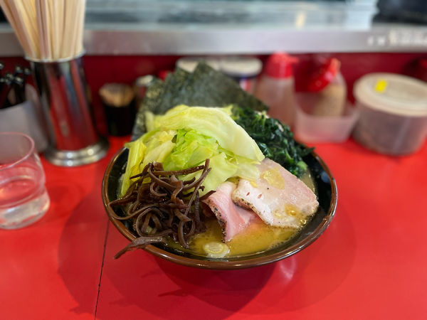 「昼飯セット¥900（ラーメン中盛り、味玉、海苔5枚、チャーシュー」@どんとこい家の写真