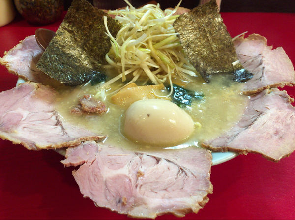 「ネギチャーシューラーメン＋元気玉」@壱発ラーメン 八王子店の写真