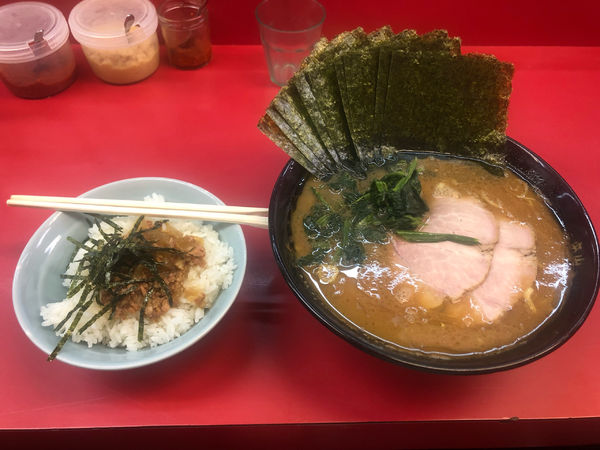 「中盛　ラーメン　ライス　まぶし飯」@ラーメン杉田家の写真