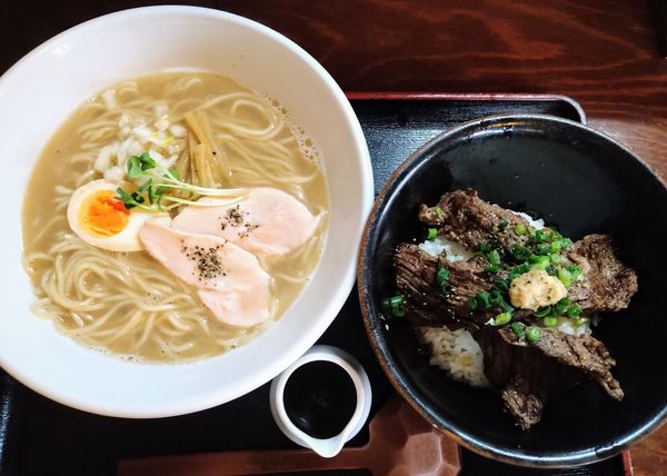 「【限定】牛と鶏の白湯麺と黒毛和牛のミスジ丼セット ￥1000」@和風らーめん 凪の写真