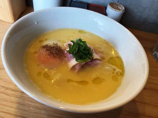 「白トリュフオイル香る鶏白湯麺」@らーめんMAIKAGURAの写真