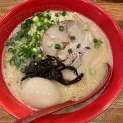 とんこつラーメン大盛り＋味付玉子