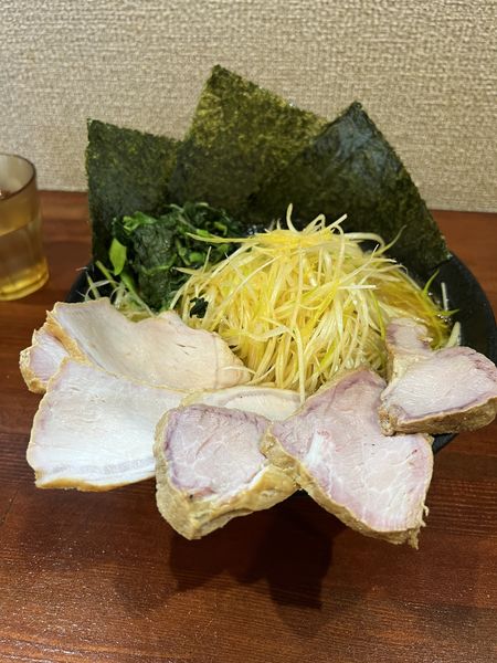 「ネギチャーシューメン」@横浜家系らーめん 天王家 寒川総本店の写真