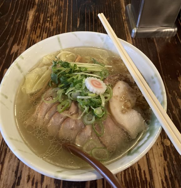 「らーめん塩ワンタン入＋豚チャーシュー」@G麺7の写真