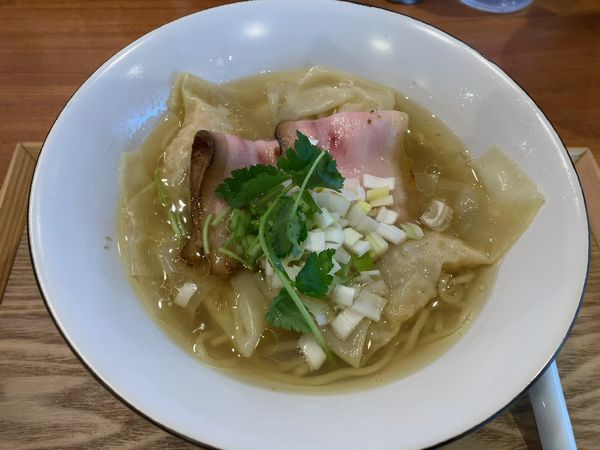 「大海老ワンタンそば（塩）」@麺匠 清兵衛 下赤坂店の写真