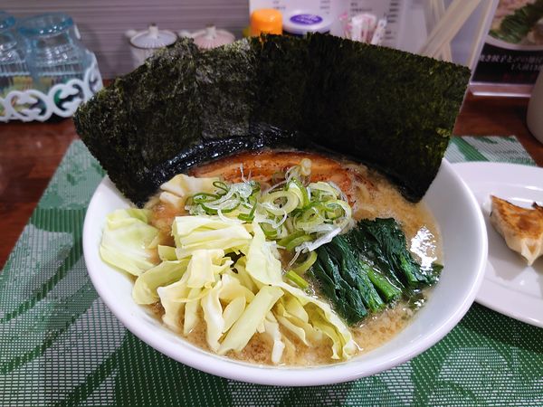 「まろやか豚骨醤油ラーメン」@らぁめん 椰斗の写真