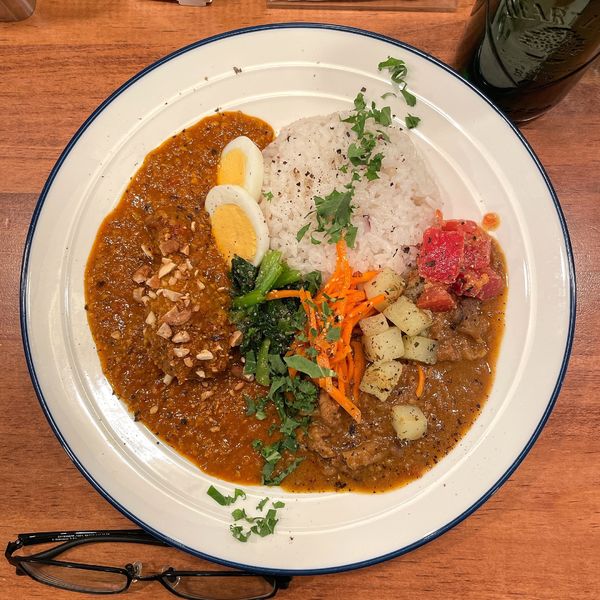 「あいがけ」@彼女のカレーの写真