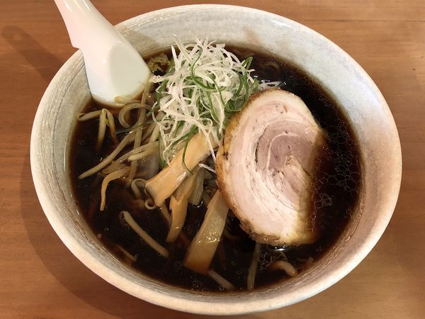 「極しょうゆ　￥８１０」@突撃ラーメンの写真