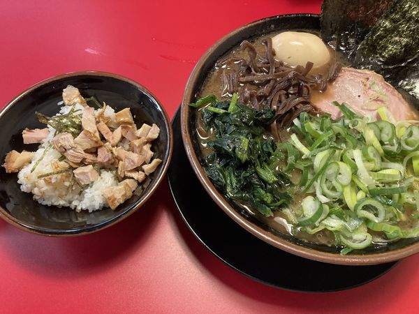 「ラーメン＋味玉・ネギ・キクラゲ・半チャーシューまぶし」@IEKEI_TOKYO 王道家直系の写真