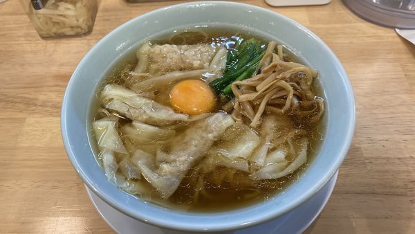 「月見ワンタンメン(淡麗醤油)」@月見ワンタンメン専門店 三日月 大森北口店の写真