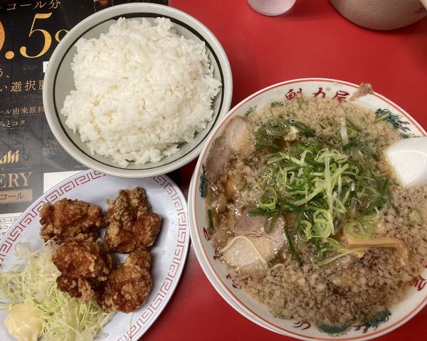 「特製醤油ラーメン+唐揚げ定食」@ラーメン魁力屋 五反田店の写真
