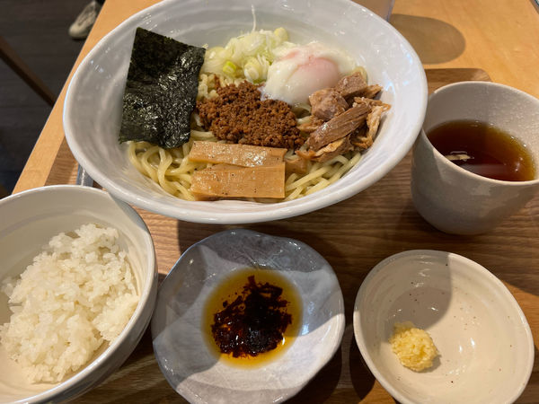 「油そば温玉乗せ950円」@油そば・まぜそば 油武の写真