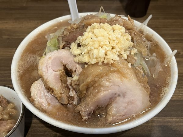 「ラーメン中（ニンニク、ヤサイ増し、アブラ多め）」@男気らーめん アカギの写真