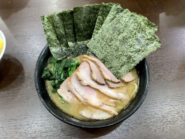 「チャーシューメン並930円＋のり90円＋ライス100円」@杉田家 千葉祐光店の写真