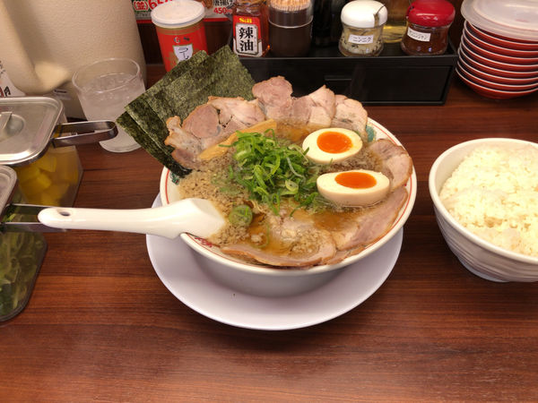 「特製醤油全部のせラーメン」@京都北白川ラーメン 魁力屋 木更津店の写真