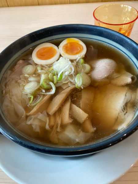 「ワンタン麺」@ワンタンメンの満月 三鷹店の写真