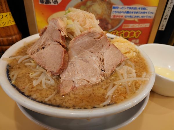 「ランチ(醤油)豚2枚、生玉子」@らーめん大 高円寺店の写真