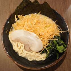 ネギラーメン(塩、910円)