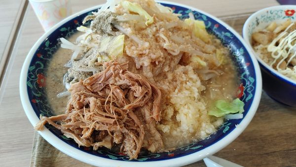 「ニボジロー　麺大盛　背脂、タレ、ニンニク増し」@凌駕IDEA イオンモール松本店の写真