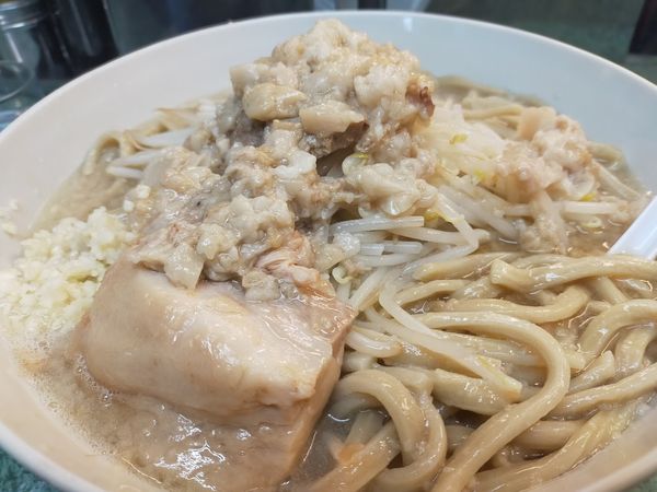 「大二郎3玉（麺硬め・脂かたまり・にんにく）」@ラーメン二郎 新宿小滝橋通り店の写真