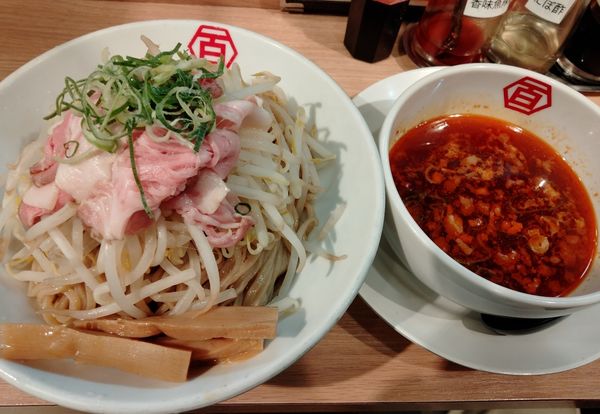 「濃厚肉汁つけ麺（旨辛）＋もやしW」@百年本舗 秋葉原総本店の写真
