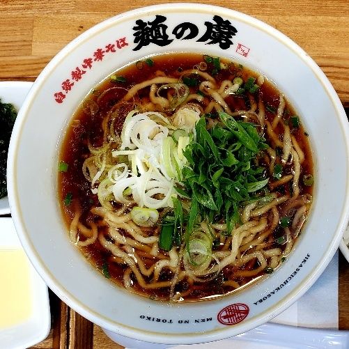 「しょうゆ中華そば(チャーシュー、メンマ抜き)」@自家製中華そば 麺の虜の写真