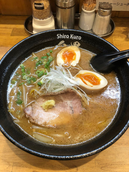 「味噌」@ラーメン 白黒の写真