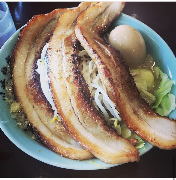 「肉野菜ラーメン中盛り　味玉」@川崎龍家 多摩店の写真