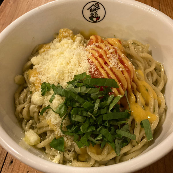 「まぜそばバジルトマト」@イタリアンまぜそばのお店 みくちゃん食堂の写真