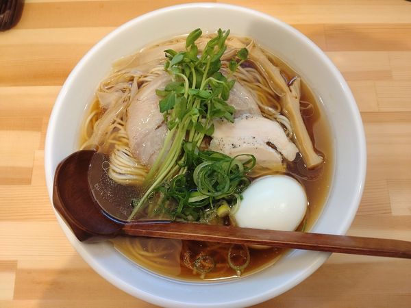 「地鶏醤油らあめん味玉入り」@らあめん 常護の写真