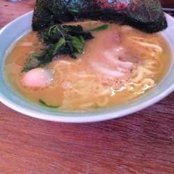 豚骨醤油ラーメン