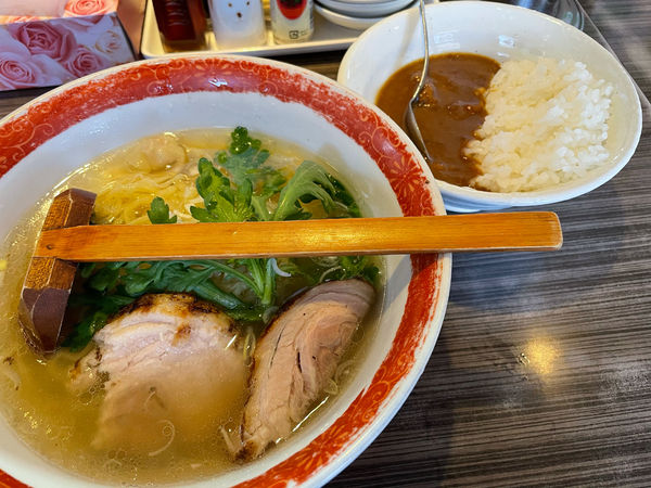 「本丸塩らー麺、ミニカレー丼」@厚木本丸亭の写真