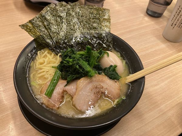 「塩豚骨ラーメン」@横浜家系ラーメン武骨家 溝口店の写真