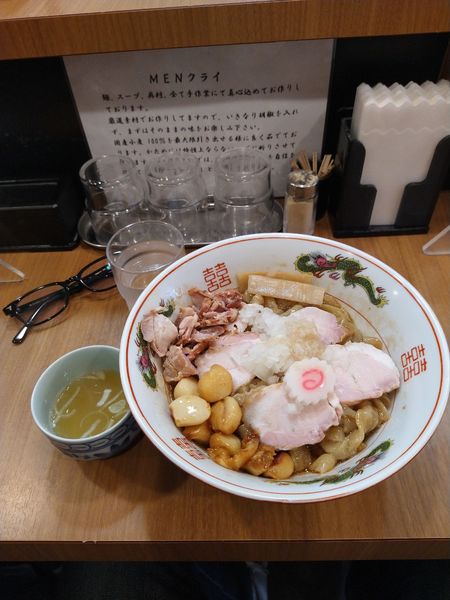 「油そば+ローストニンニク+大盛　1050円」@MENクライの写真