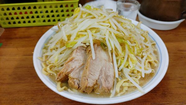 「ちょい増し大・ネギ（ヤサイカラメ）￥９５０」@ラーメン二郎 品川店の写真