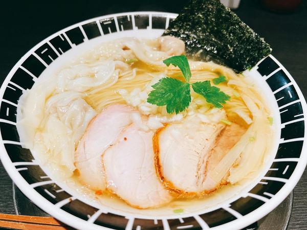 「塩ワンタンそば」@つけ麺 中華そば アンタイNOODLESの写真